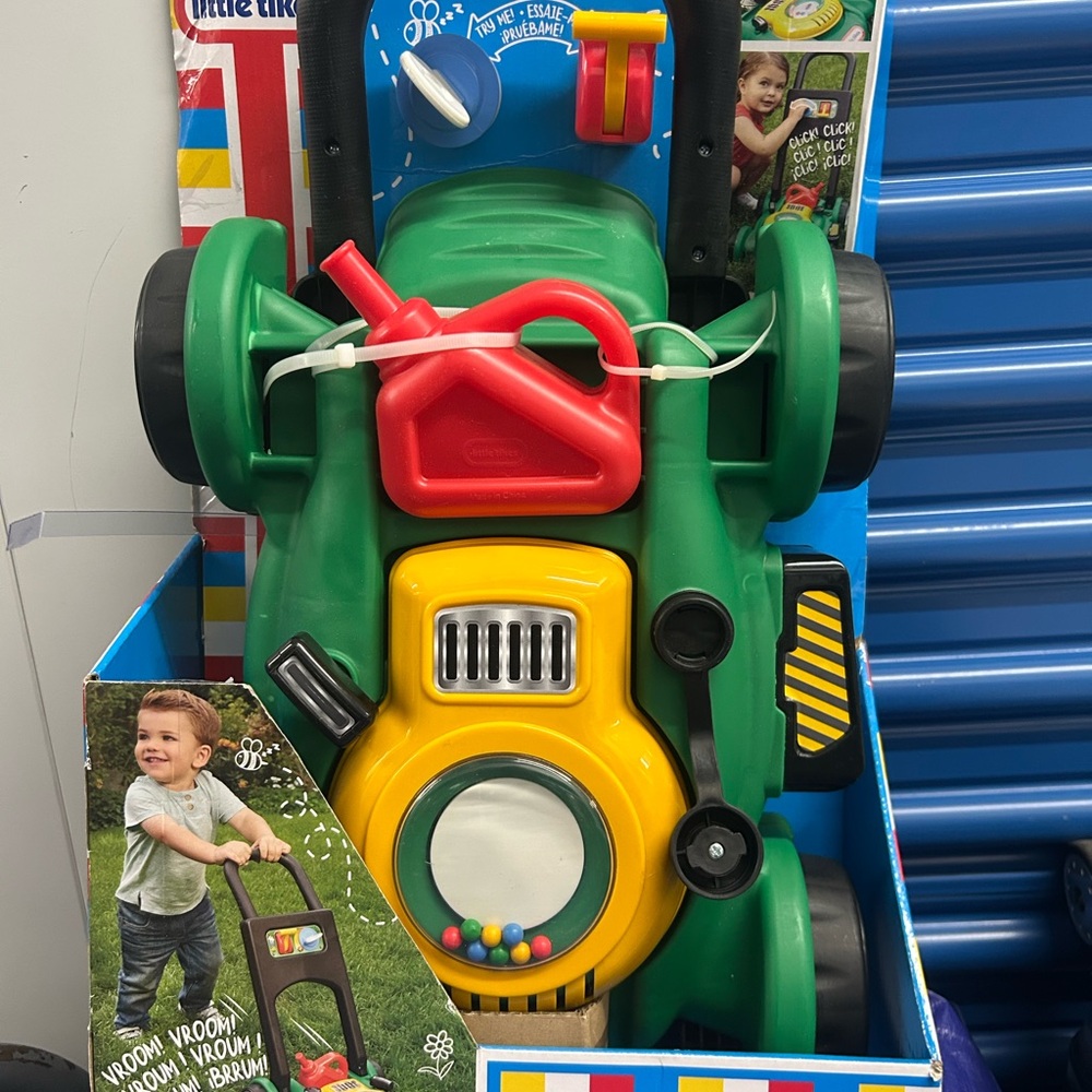 Little Tikes Push & Play Lawn Mower - Green and Yellow